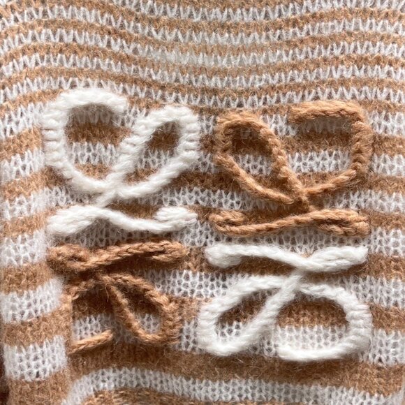 Loewe Anagram cardigan crafted from a luxurious wool-blend - Picture 8 of 12